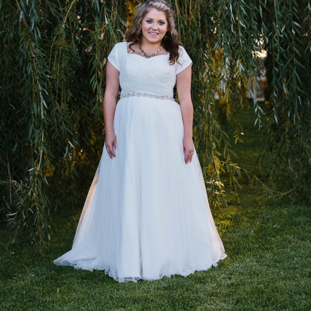 Swiss-dot lace ivory wedding dress